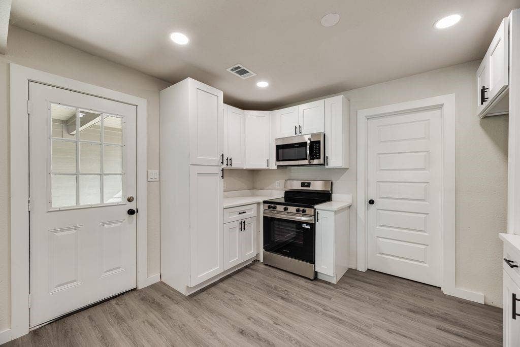 922 NE 33RD Street, Grand Prairie, TX 75050 922 NE 33RD Street, Grand Prairie, TX 75050