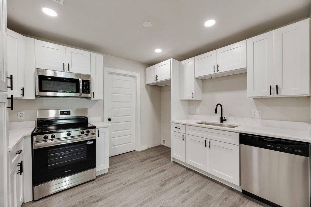 922 NE 33RD Street, Grand Prairie, TX 75050 922 NE 33RD Street, Grand Prairie, TX 75050