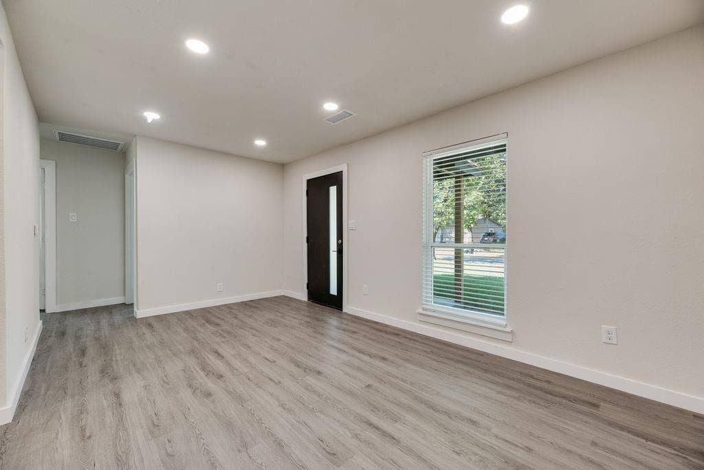 922 NE 33RD Street, Grand Prairie, TX 75050 922 NE 33RD Street, Grand Prairie, TX 75050