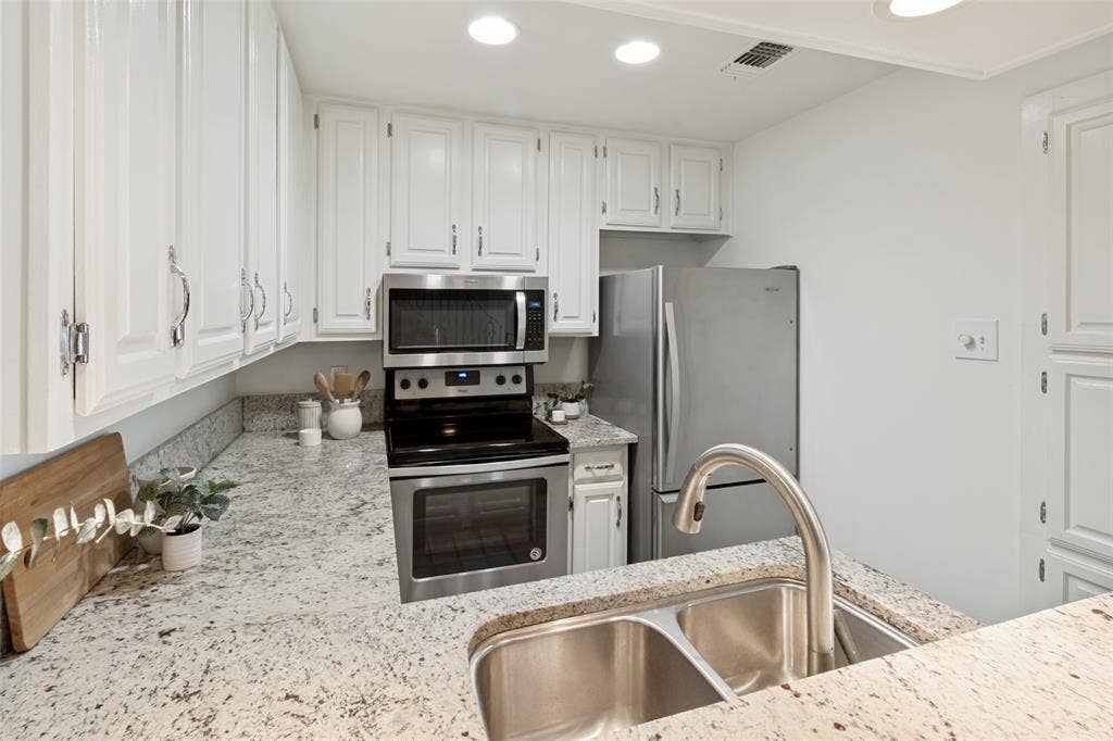 4034 Rawlins Street, #208, Dallas, TX 75219