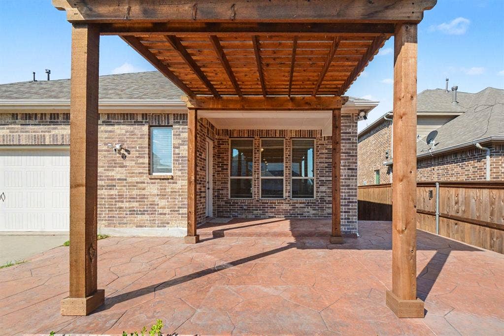 Covered Patio with tiled flooring