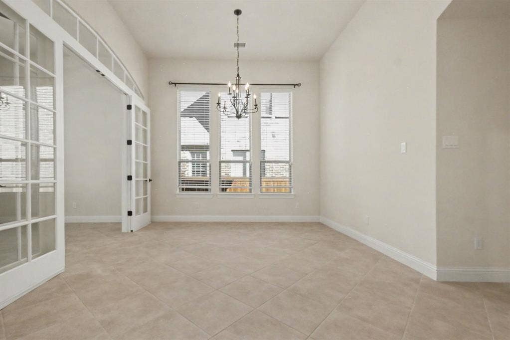 Oversized ceramic tiles with natural light