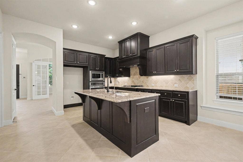 Oversized Kitchen with plenty of Storage