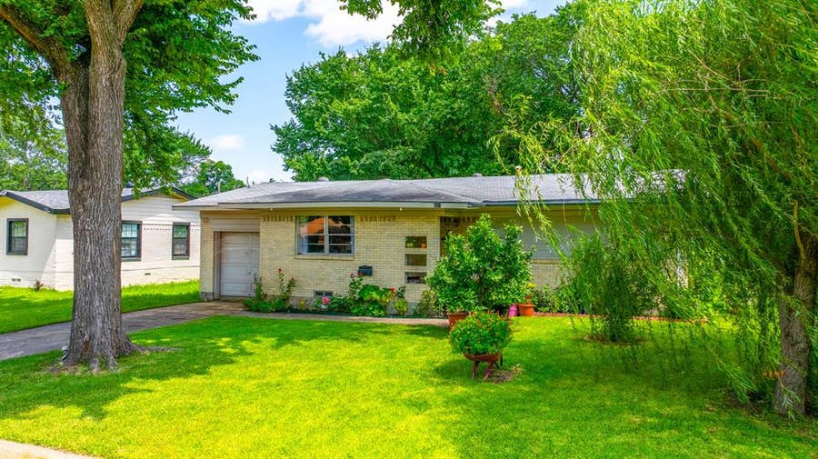 Property photo for 301 W Ridgewood Drive, Garland, TX