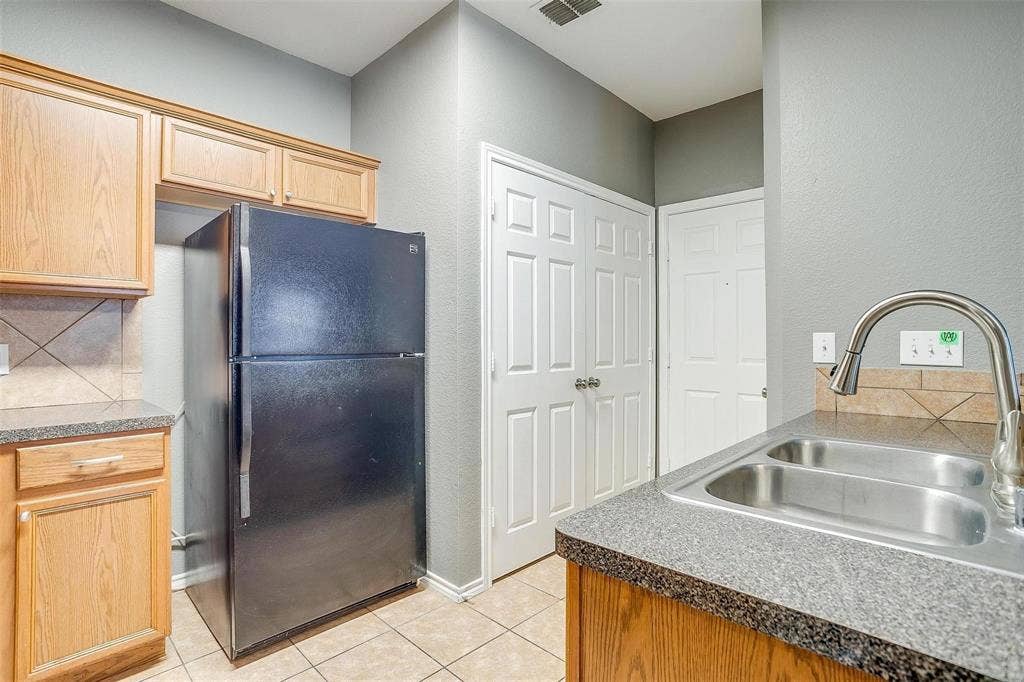 814 Walnut Street, Burleson, TX 76028 814 Walnut Street, Burleson, TX 76028