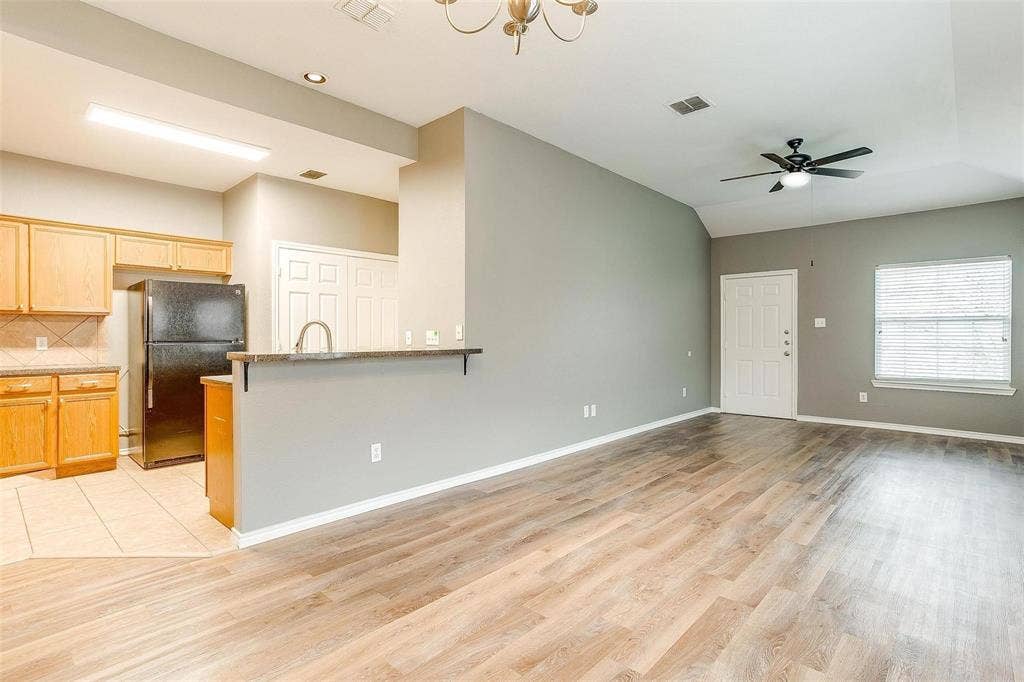 814 Walnut Street, Burleson, TX 76028 814 Walnut Street, Burleson, TX 76028