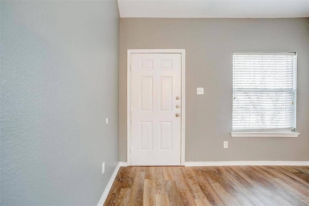 814 Walnut Street, Burleson, TX 76028 814 Walnut Street, Burleson, TX 76028