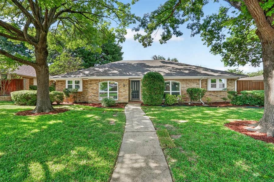 Property photo for 3001 Cross Bend Road, Plano, TX