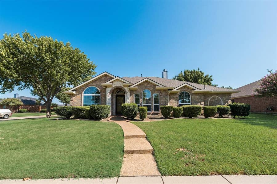 Property photo for 401 Idaho Court, Murphy, TX
