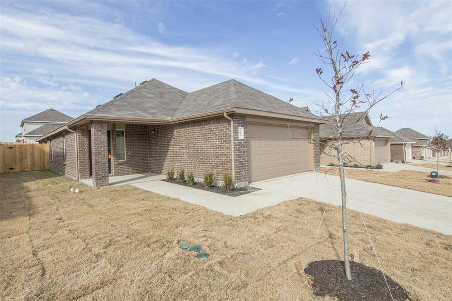 Property photo for 1602 Bobolink Drive, Ennis, TX