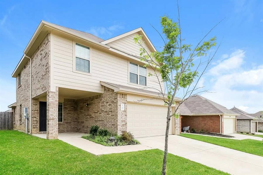 Property photo for 1700 Oriole Drive, Ennis, TX