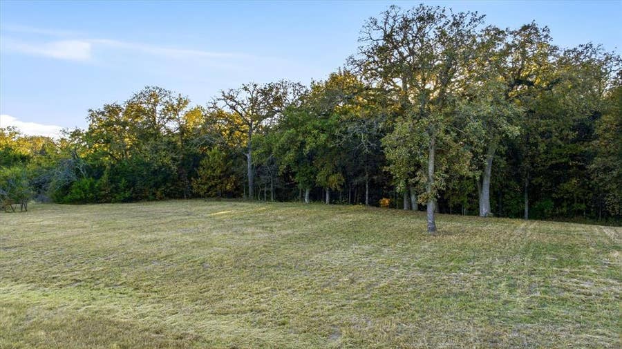 Property photo for 417 Acorn Trail, Granbury, TX
