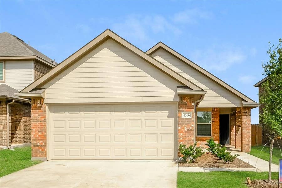 Property photo for 1506 Matthew Drive, Ennis, TX