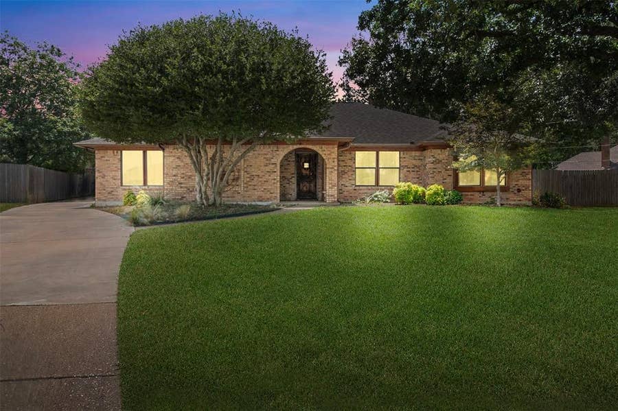 Property photo for 4812 Arabian Court, Arlington, TX