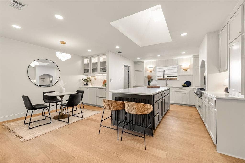 6812 Sedgwick Drive, Dallas, TX 75231 6812 Sedgwick Drive, Dallas, TX 75231