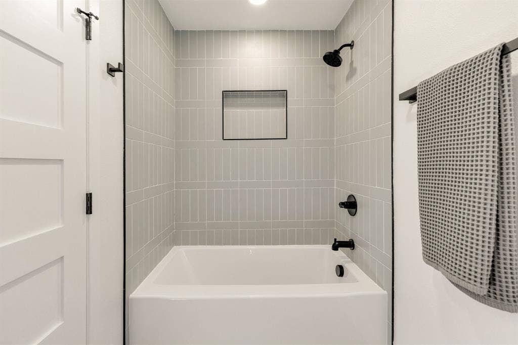 6812 Sedgwick Drive, Dallas, TX 75231 6812 Sedgwick Drive, Dallas, TX 75231