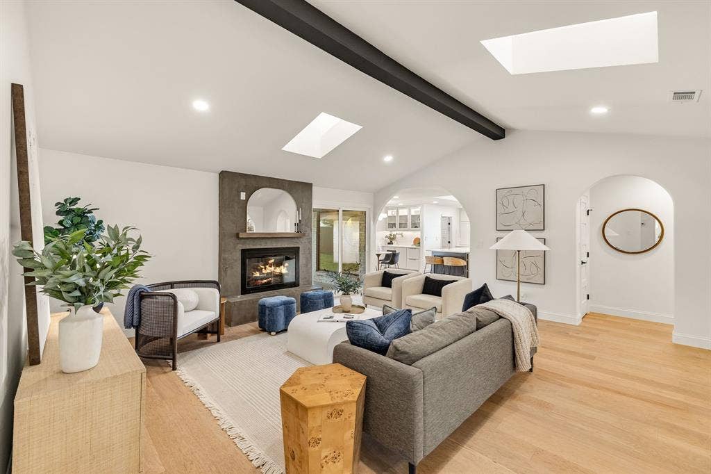 6812 Sedgwick Drive, Dallas, TX 75231 6812 Sedgwick Drive, Dallas, TX 75231