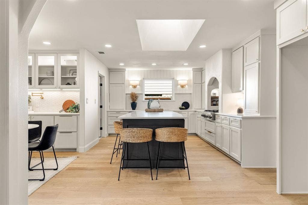 6812 Sedgwick Drive, Dallas, TX 75231 6812 Sedgwick Drive, Dallas, TX 75231