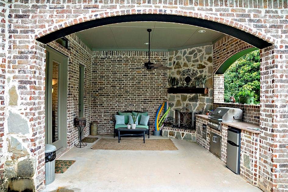 4700 Stonebridge Lane, Athens, TX 75751 Covered Patio/Outdoor Kitchen