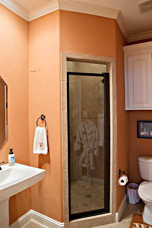 4700 Stonebridge Lane, Athens, TX 75751 Upstairs-Guest Bath