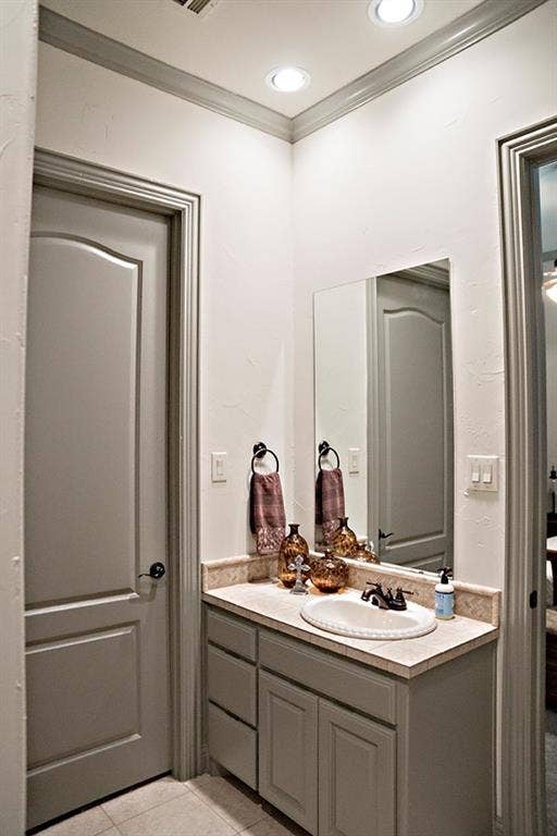 4700 Stonebridge Lane, Athens, TX 75751 Guest Bath 1