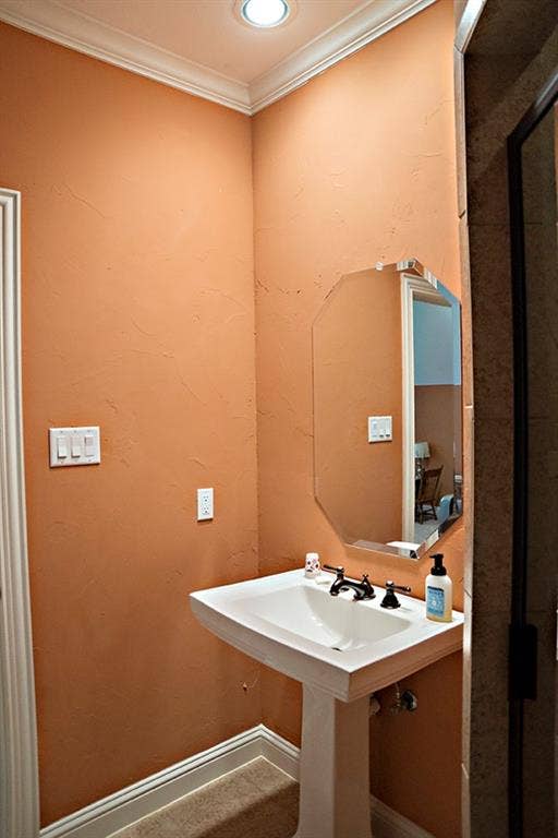 4700 Stonebridge Lane, Athens, TX 75751 Upstairs-Guest Bath