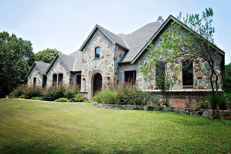 4700 Stonebridge Lane, Athens, TX 75751 Add'l Front View of Home