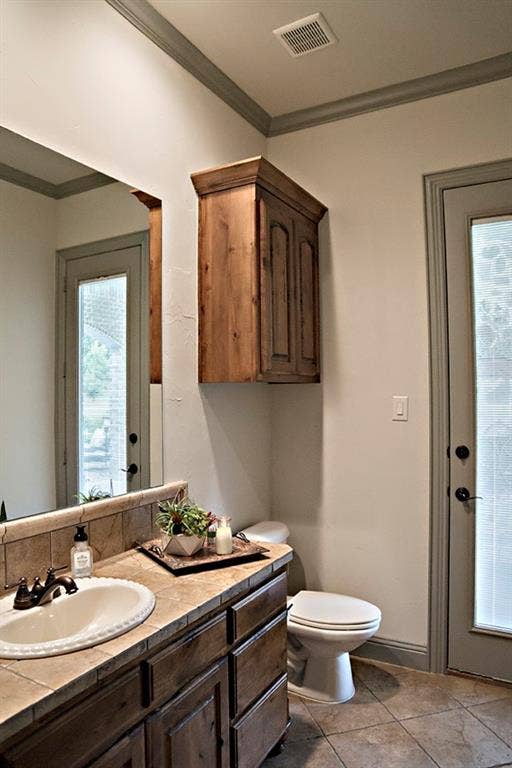 4700 Stonebridge Lane, Athens, TX 75751 Pool Bath