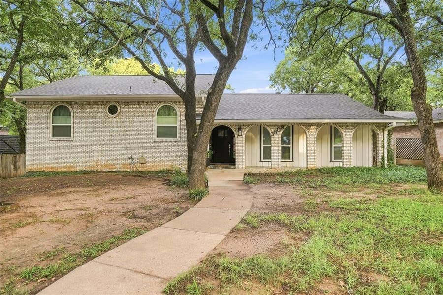 Property photo for 3808 Hastings Drive, Arlington, TX