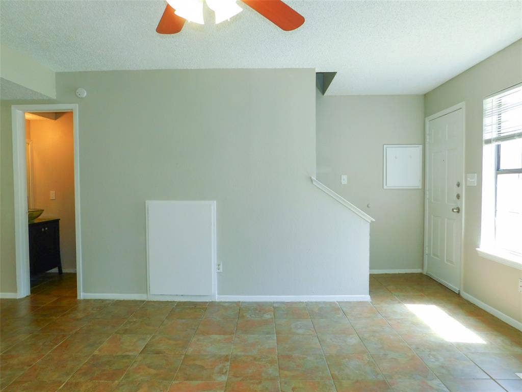 1137 Dallas Drive, Denton, TX 76205 1137 Dallas Drive, Denton, TX 76205
