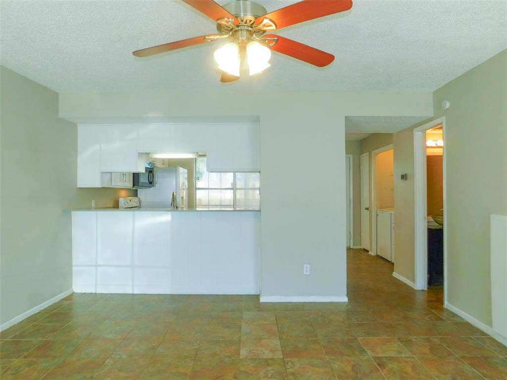 1137 Dallas Drive, Denton, TX 76205 1137 Dallas Drive, Denton, TX 76205