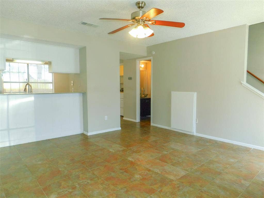 1137 Dallas Drive, Denton, TX 76205 1137 Dallas Drive, Denton, TX 76205