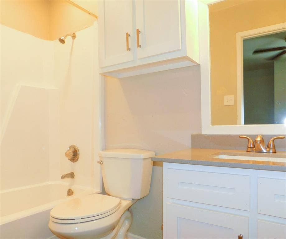 1137 Dallas Drive, Denton, TX 76205 1137 Dallas Drive, Denton, TX 76205