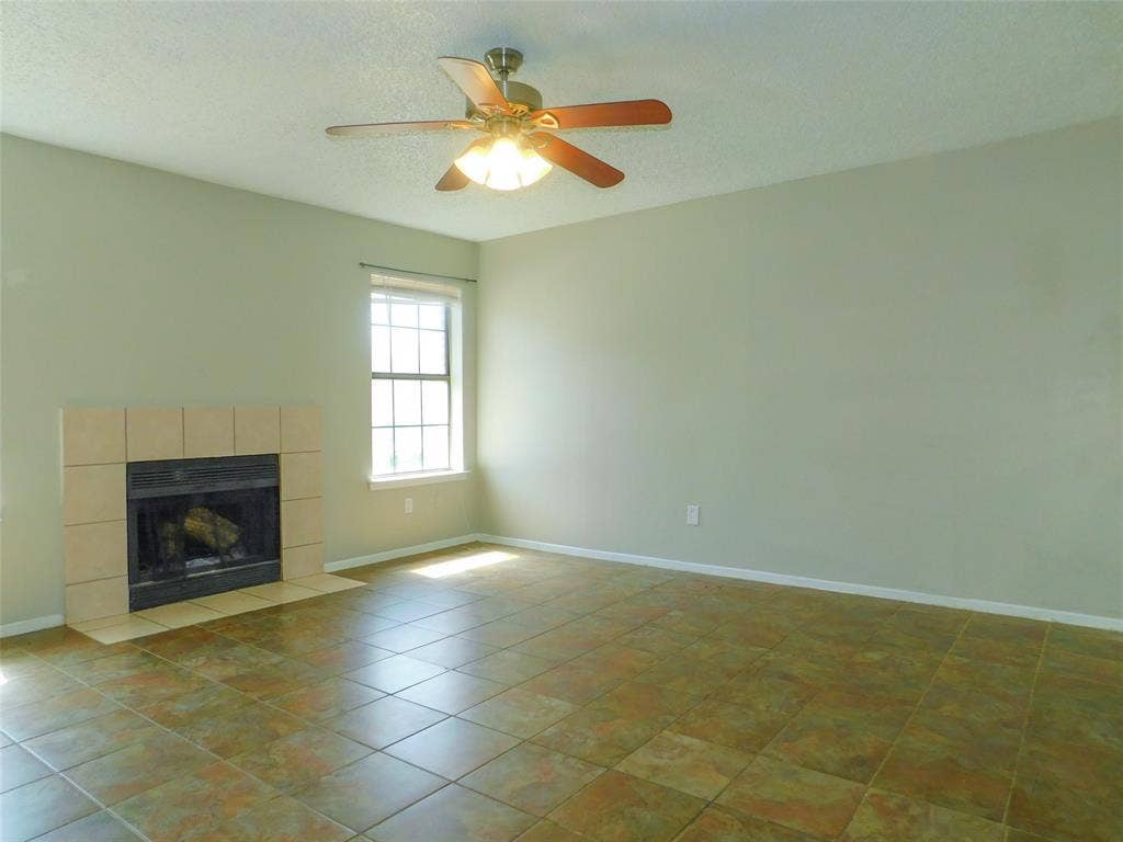 1137 Dallas Drive, Denton, TX 76205 1137 Dallas Drive, Denton, TX 76205
