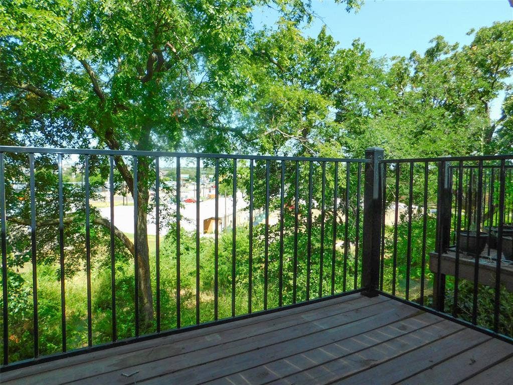 1137 Dallas Drive, Denton, TX 76205 1137 Dallas Drive, Denton, TX 76205