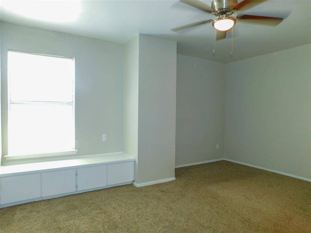 1137 Dallas Drive, Denton, TX 76205 1137 Dallas Drive, Denton, TX 76205