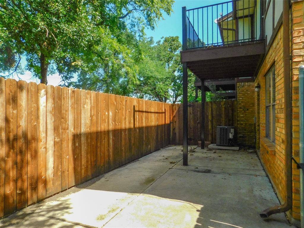 1137 Dallas Drive, Denton, TX 76205 1137 Dallas Drive, Denton, TX 76205