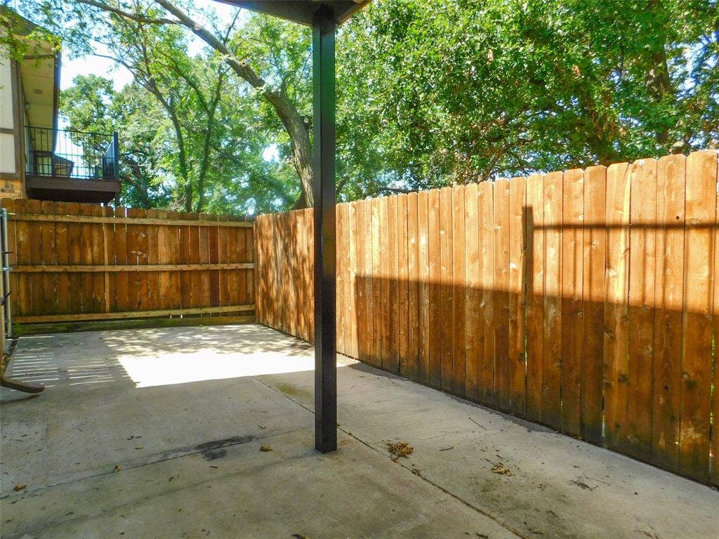 1137 Dallas Drive, Denton, TX 76205 1137 Dallas Drive, Denton, TX 76205