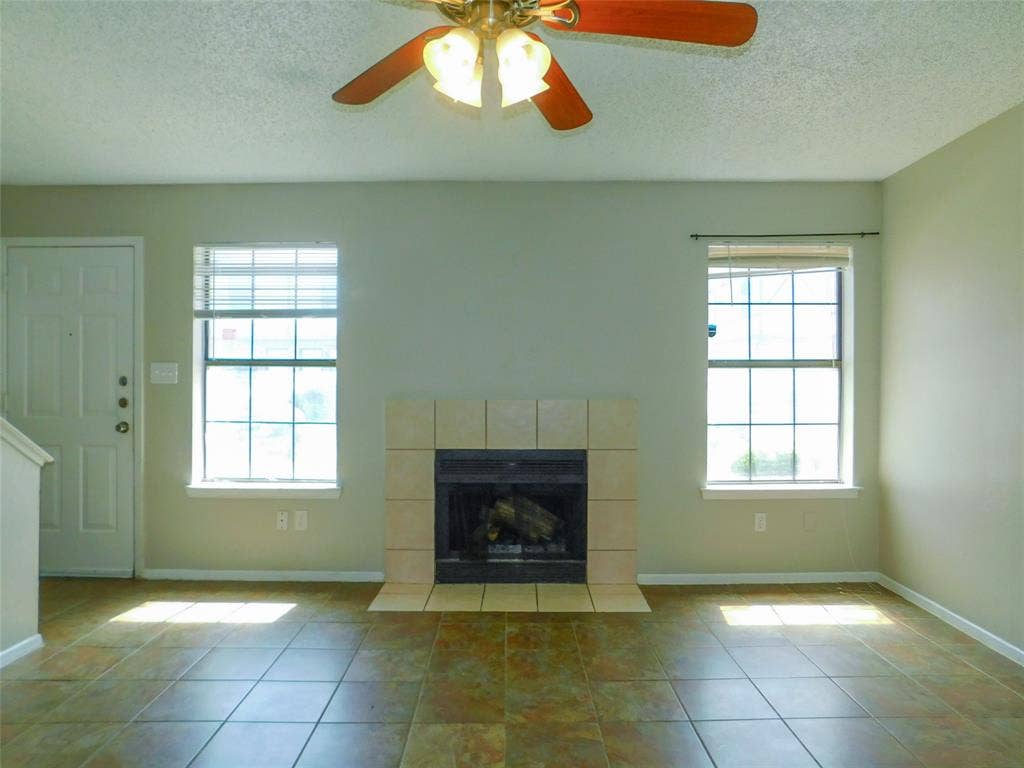 1137 Dallas Drive, Denton, TX 76205 1137 Dallas Drive, Denton, TX 76205