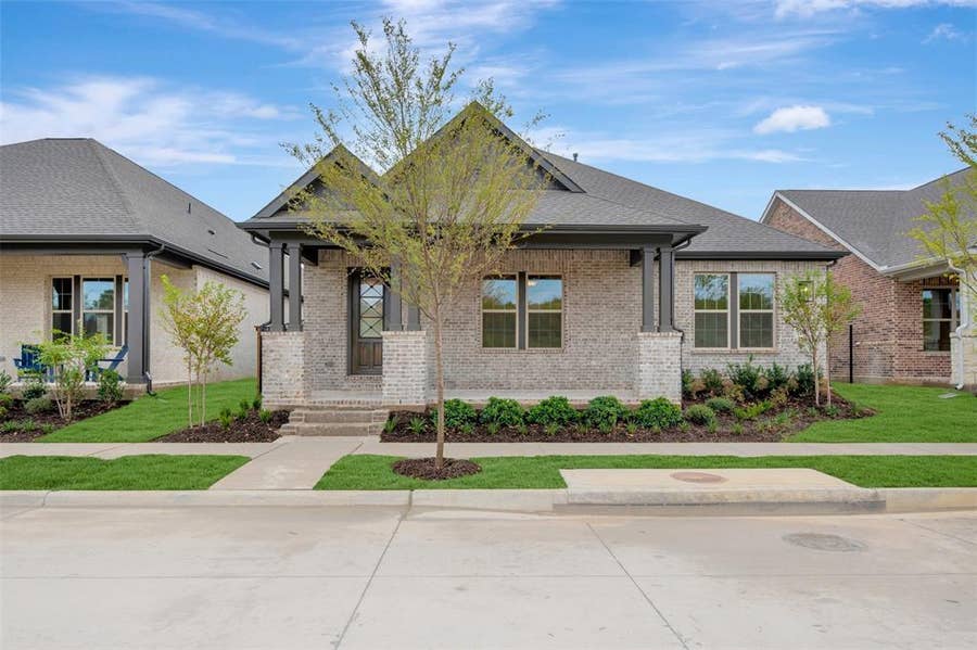 Property photo for 2086 Spotted Fawn Drive, Arlington, TX
