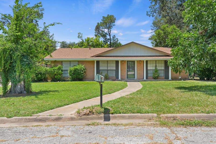 Property photo for 2803 Bois D Arc Street, Commerce, TX