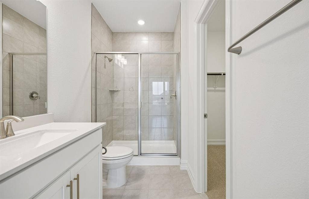 6733 Coffee Mill Court, McKinney, TX 75071 *Floorplan representation, not actual home - Spacious secondary bathroom