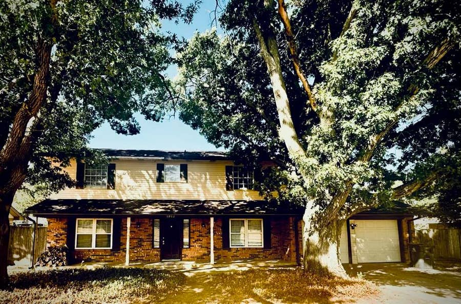 Property photo for 1912 Winewood Lane, Arlington, TX