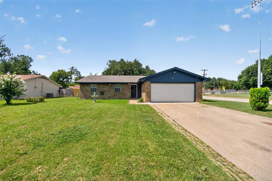 Property photo for 519 E 8th Street, Irving, TX