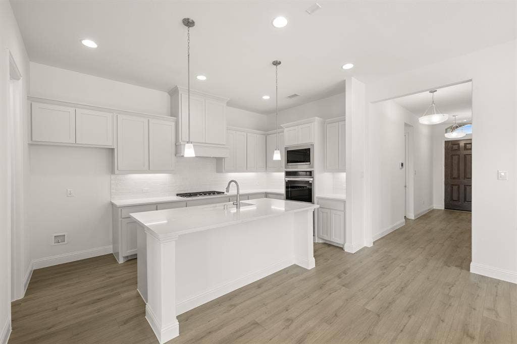 2662 Hot Springs Drive, Corinth, TX 76210 2662 Hot Springs- Kitchen-2