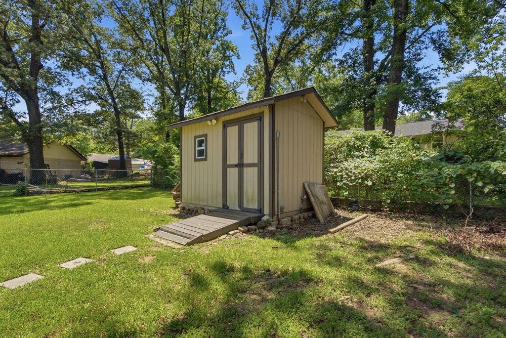 2307 Pinkerton, Tyler, TX 75701 2307 Pinkerton, Tyler, TX 75701