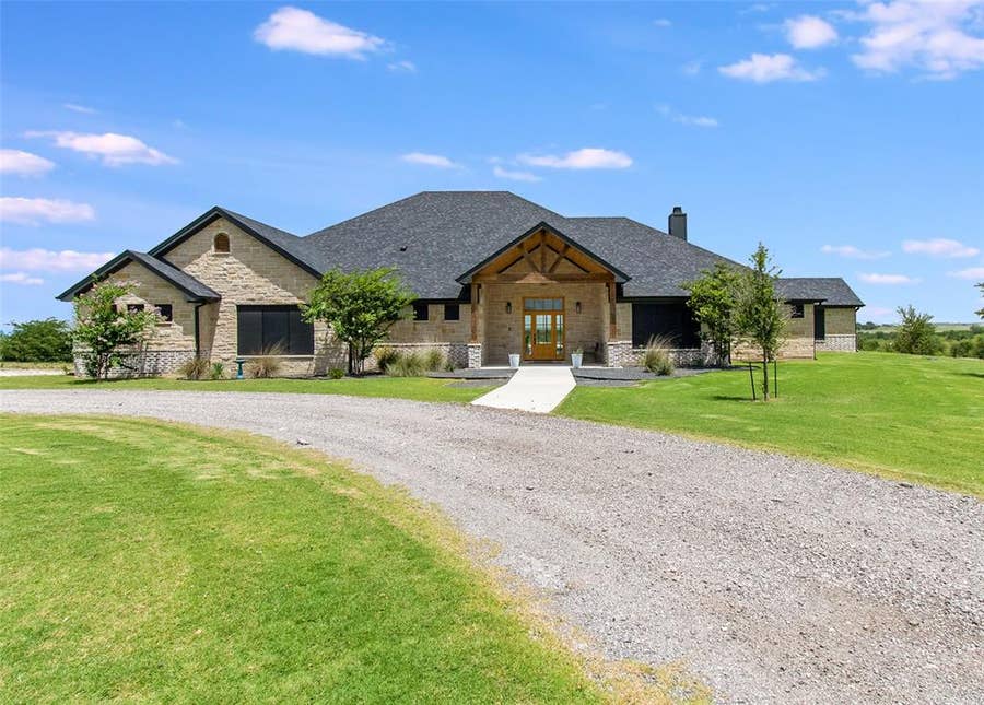 Property photo for 13428 Knob Hill Road, Rogers, TX
