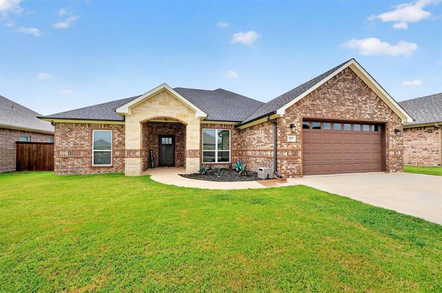 Property photo for 527 Limestone Circle, Mabank, TX