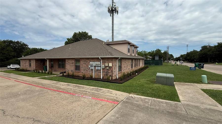 Property photo for 2335 N Elm Street, Denton, TX