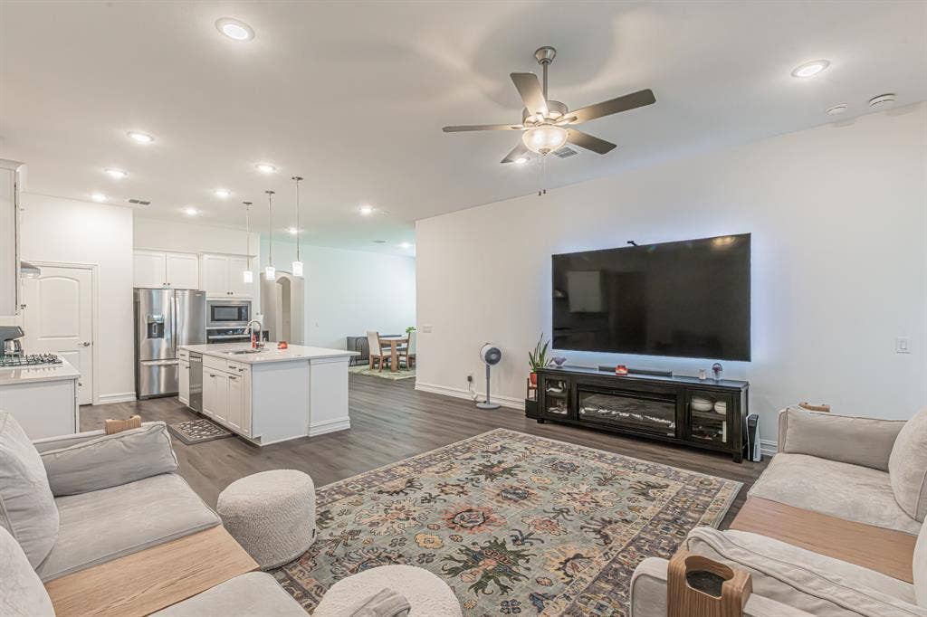 4313 Knight Street, Midlothian, TX 76065 4313 Knight Street, Midlothian, TX 76065